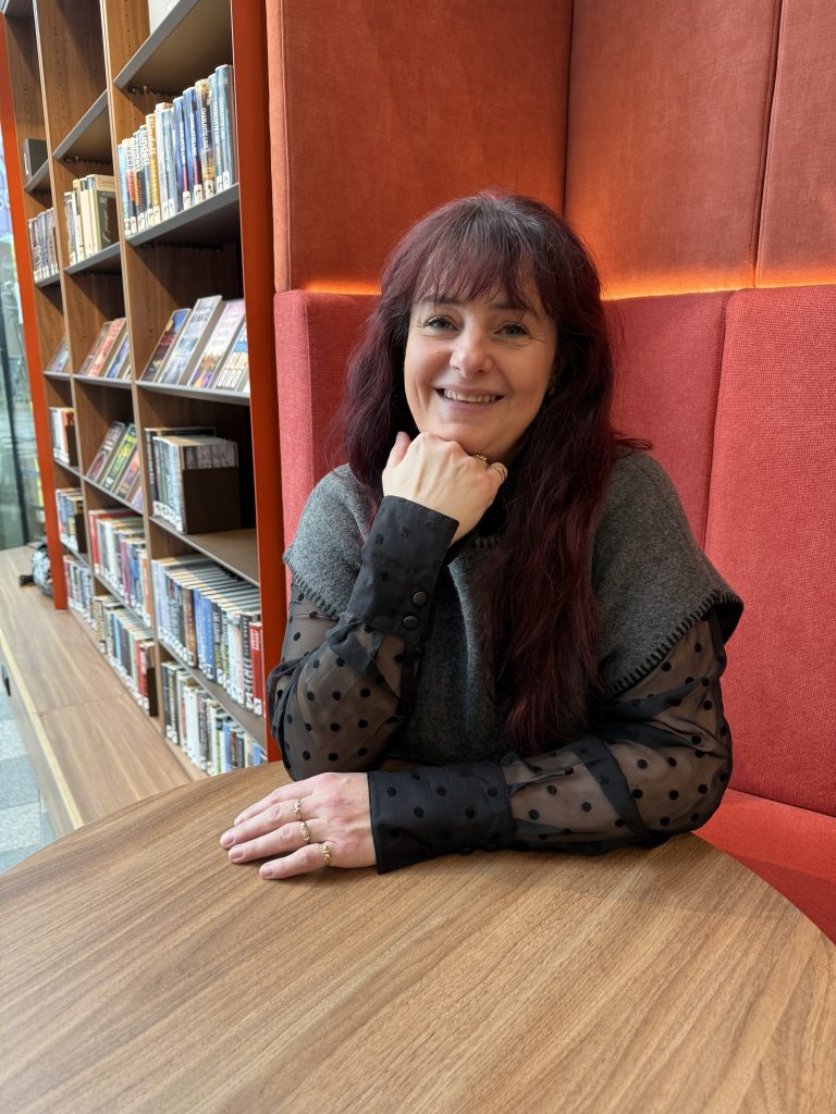 De huidige afbeelding heeft geen alternatieve tekst. De bestandsnaam is: Iris-scaled.jpg